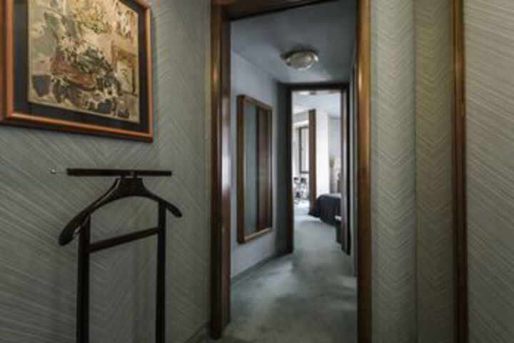 Room 6 of 28