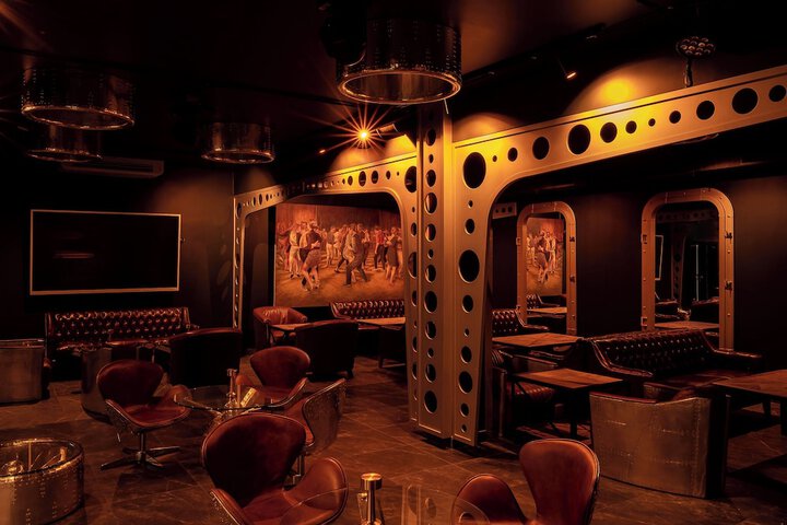 Lounge 47 of 53