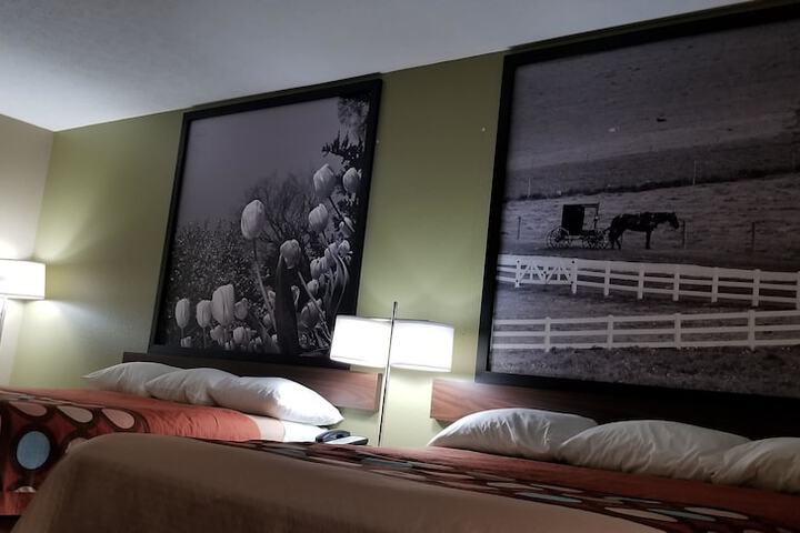 2 Queen Beds (17 of 18)
