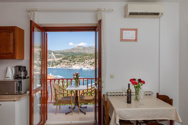 Dining Photos