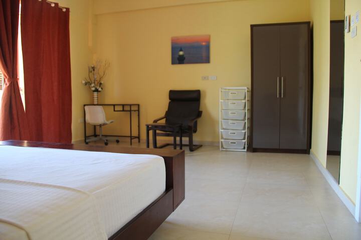 Room 14 of 80