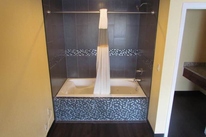 Jetted tub