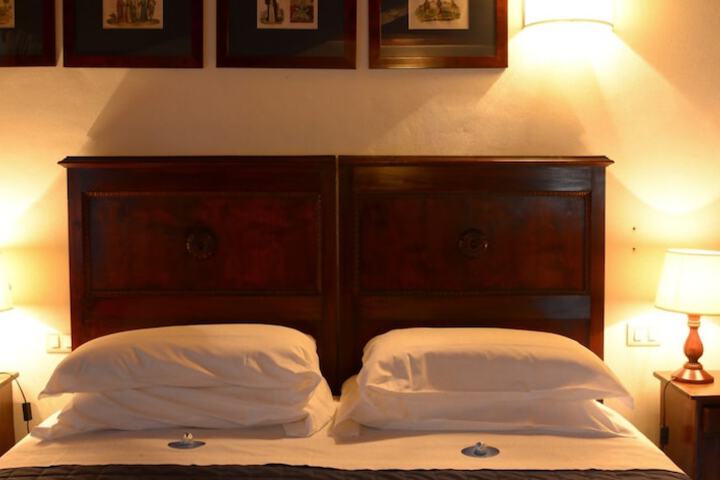 Room 3 of 83
