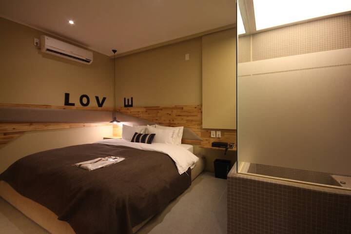 Room 29 of 177