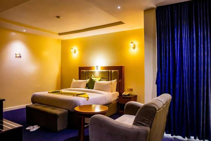 Room 4 of 20