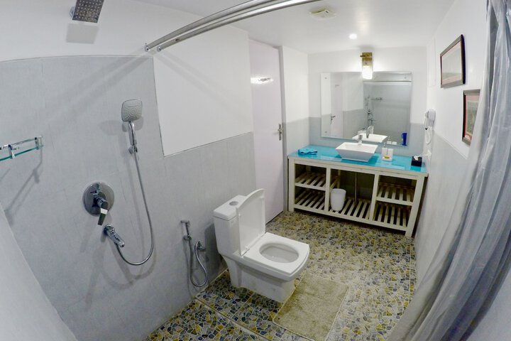Room 8 of 20