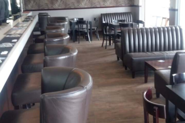 Lounge 33 of 40