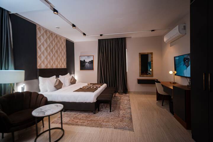 Room 11 of 41