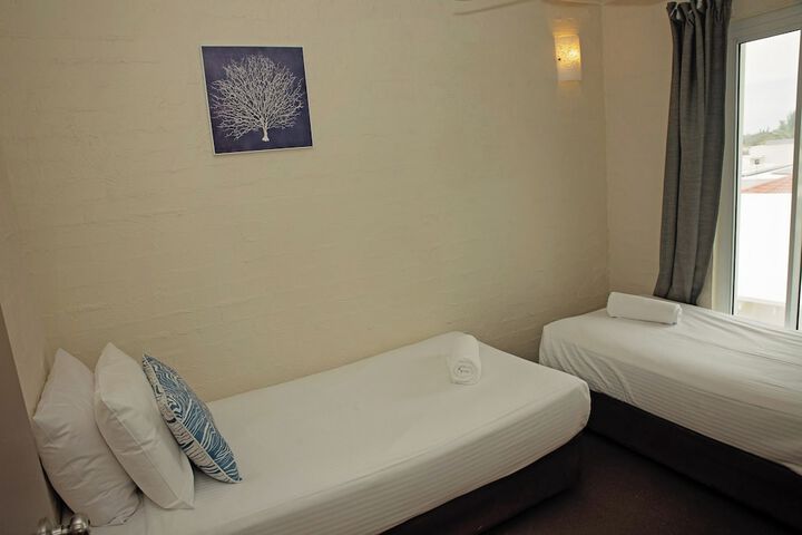 Room 4 of 72