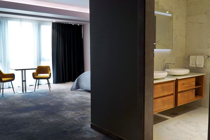 Room 21 of 52