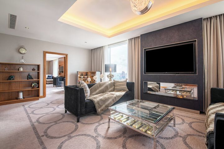 Room 46 of 347