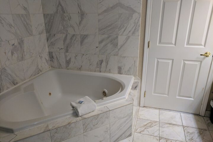 Jetted tub