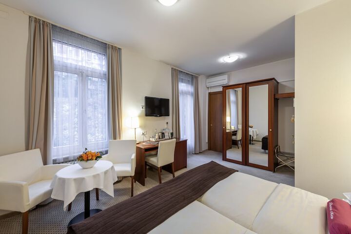 Room 13 of 52