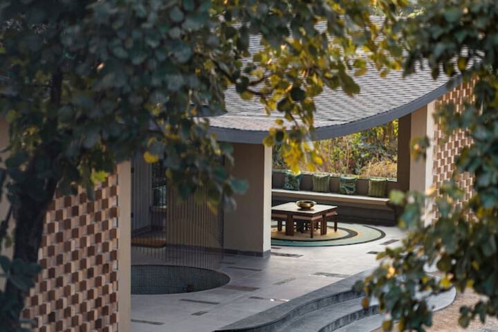 Outpost 12 - A Sinali Experience - Kanha in Bichhiya