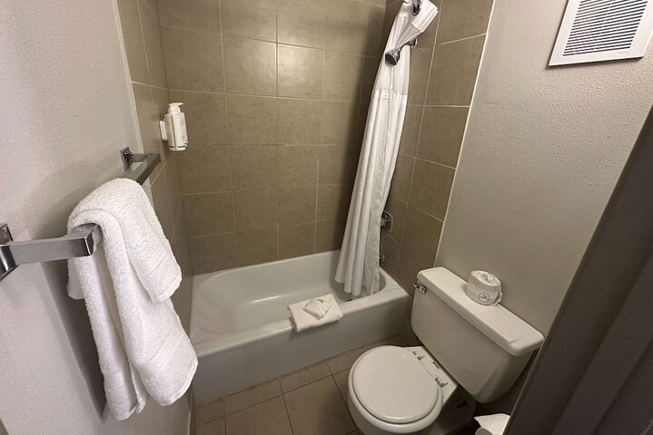 Room 18 of 28