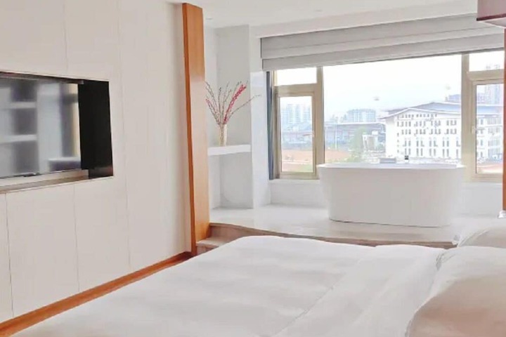 Room 11 of 43