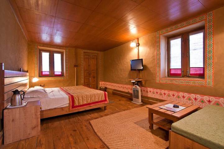 Room 2 of 29