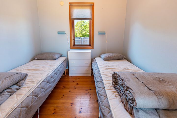 Room 16 of 80