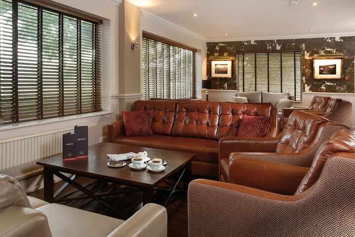 Lounge 49 of 54