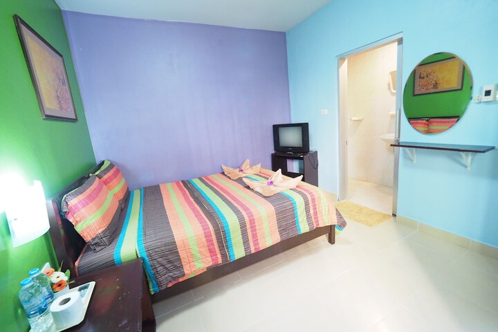 Room 10 of 32