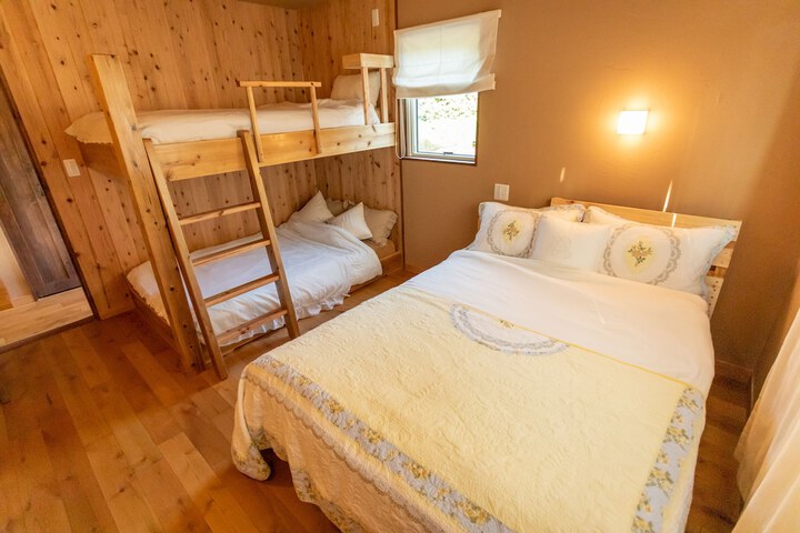 Room 4 of 24