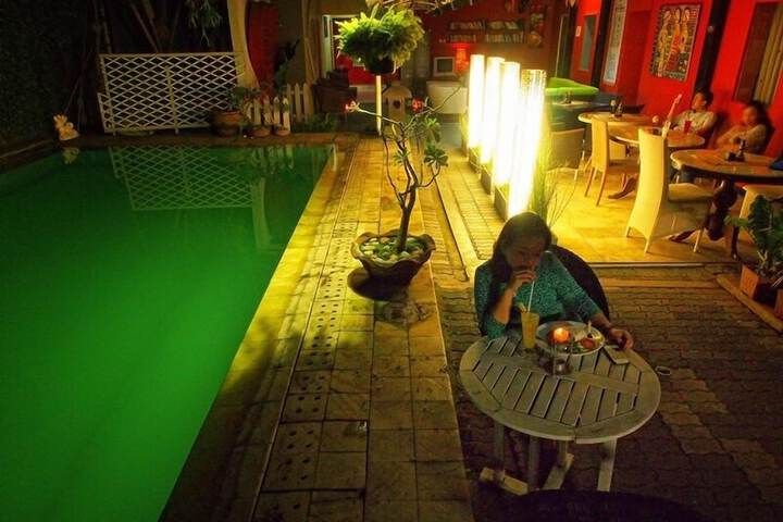 Pools & Facilities