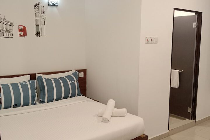 Room 13 of 33