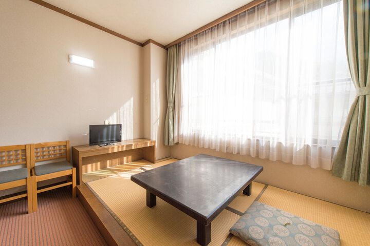 Room 10 of 34
