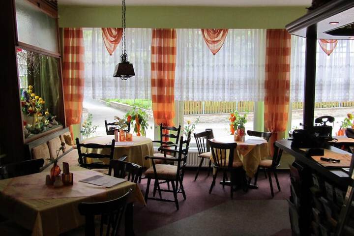 Dining 21 of 26