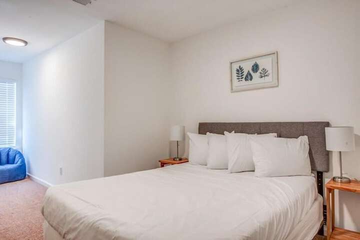 Room 9 of 32