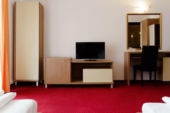 Room 19 of 191