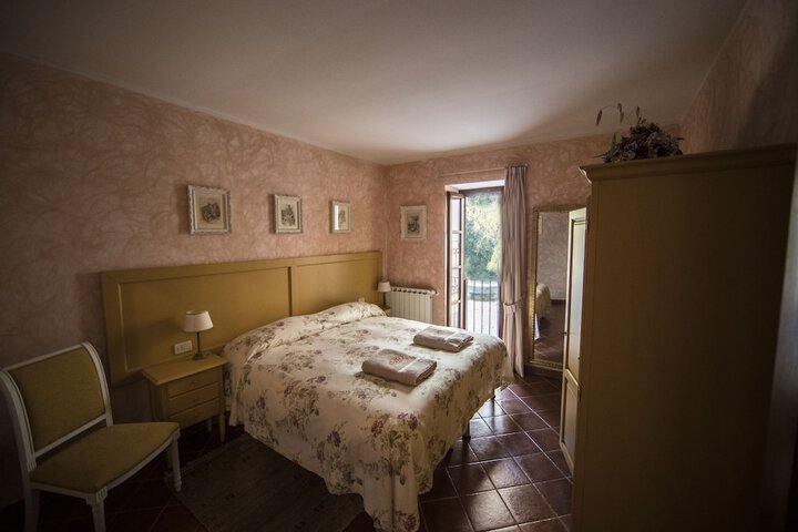 Room 5 of 77