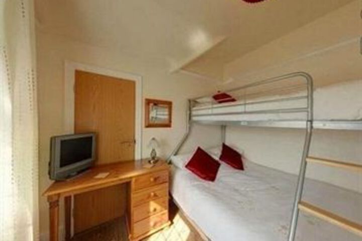Room 6 of 8