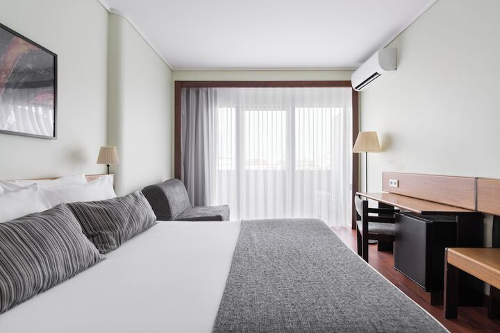Room 28 of 135