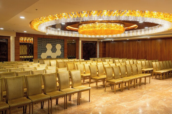 Ballroom/Hall 41 of 48