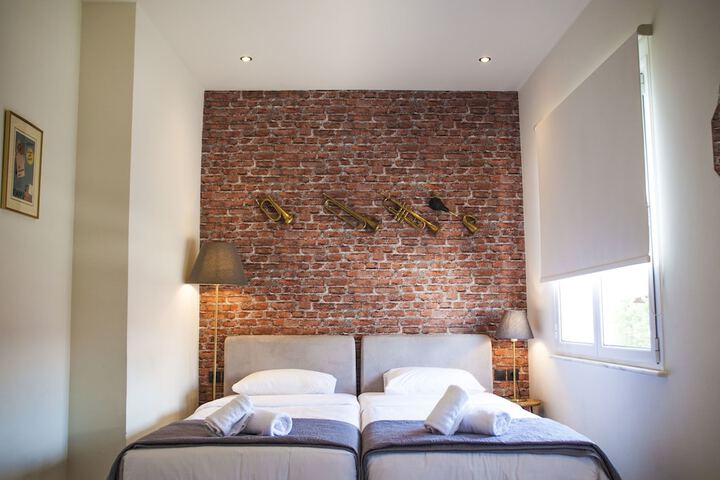 Room 16 of 121