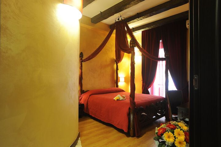 Room 8 of 15