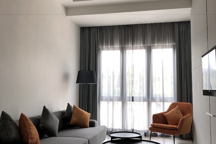 Room 3 of 33