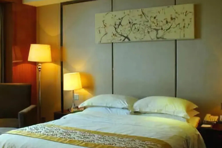 Room 3 of 7