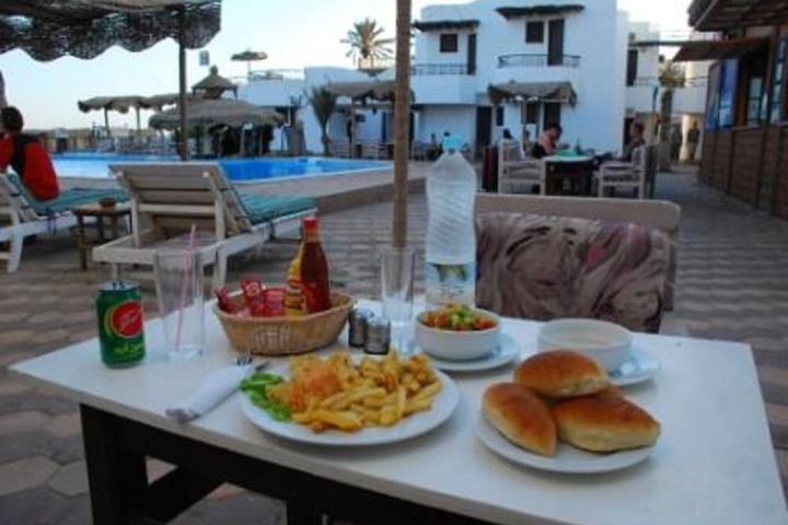 Dining 48 of 72