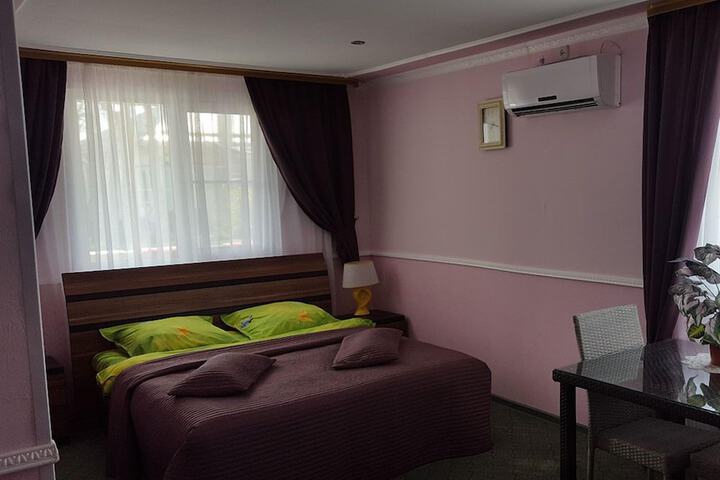Room 13 of 28