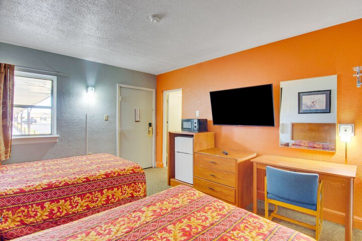2 Double Beds (8 of 11)