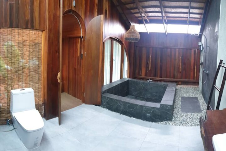 Room 53 of 77