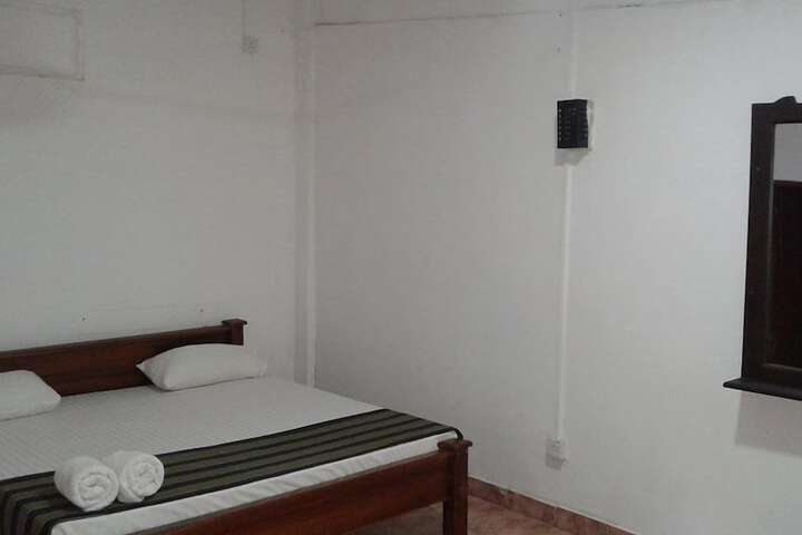 Room 4 of 16
