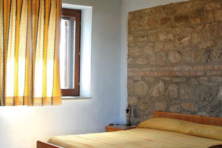 Room 5 of 6