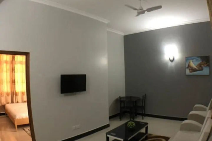 Room 9 of 12