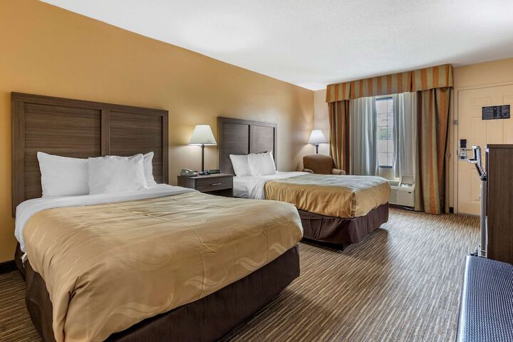 2 Double Beds (11 of 19)