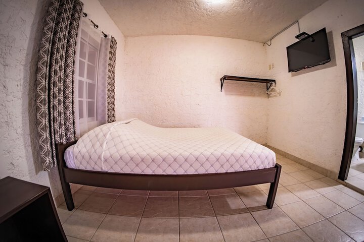 Room 28 of 64