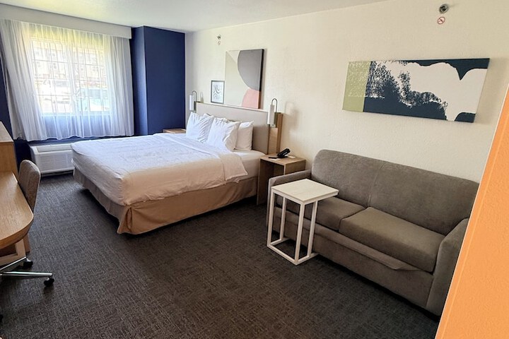 Room 8 of 35