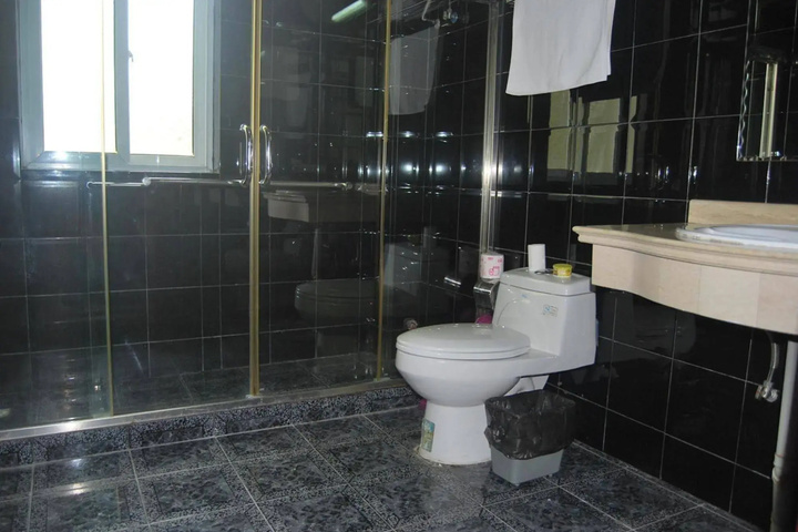 Room 4 of 11